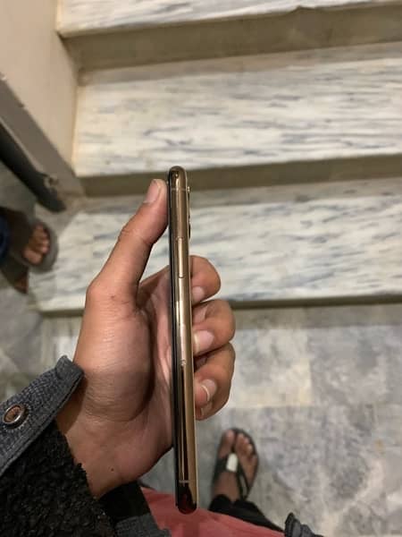 Iphone 11pro dual sim pta approved 256GB Gold colour 88 bh% only mob 7
