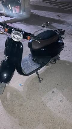 united 100 cc self start scooty petrol