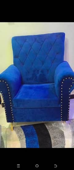7 seater Sofa set, 3+2 in white & 2 chairs in blue only 6 months used 0