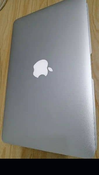 Macbook Air 2015 10/10 condition. . 0