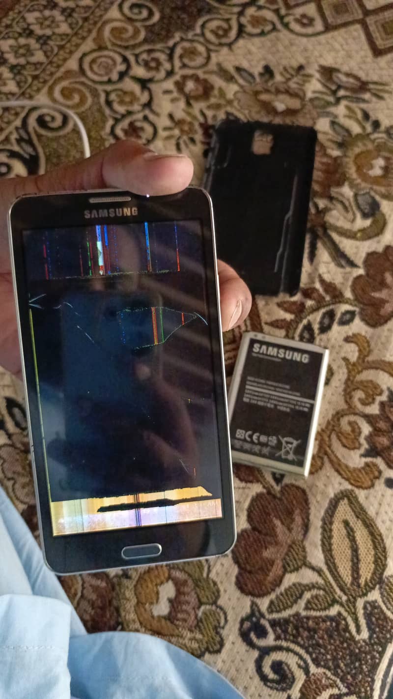 Samsung note 3. SM-N9096 panel cracked 2