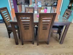 6 seater dining table table in reasonably good condition