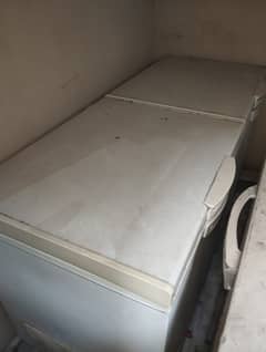 Waves Extra Large Double Door Freezer Used 6 months ONLY 0