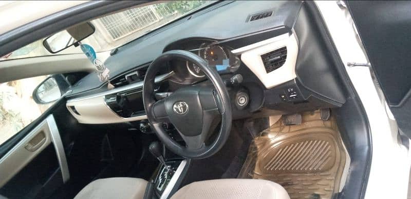 Toyota Corolla 1.6 Altis, Automatic Transmission, Model 2017 8