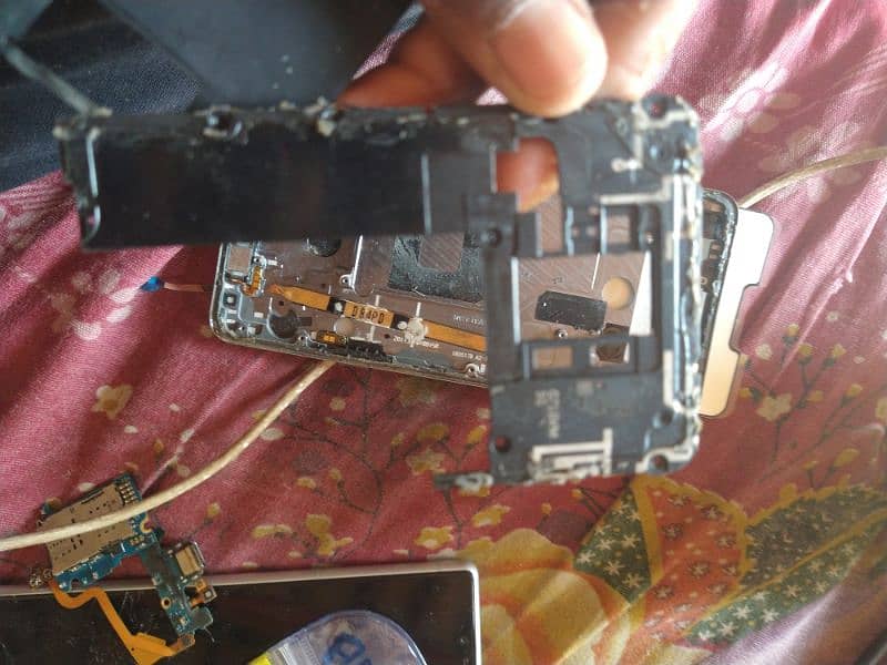 LG g7 thing for parts 11