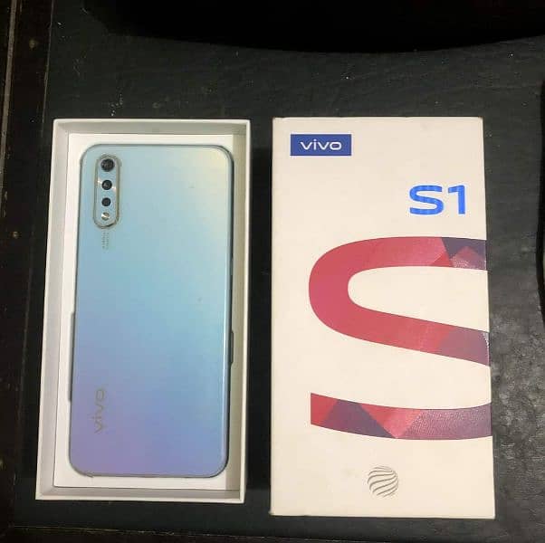 vivo S1 4/128 with box charger 1