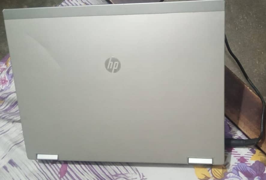 HP Elitebook 2540p core-i7 Rs18000 1