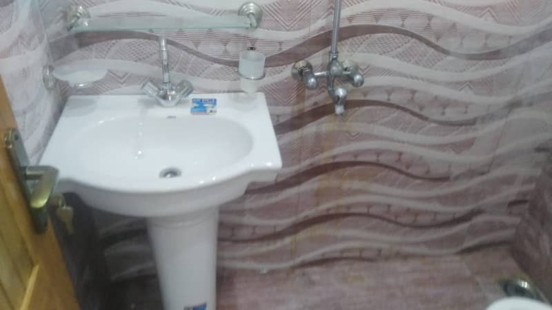 10 MARLA SLIGHTLY USED HOUSE FOR SALE IN SECTOR C BAHRIA TOWN LAHORE 4