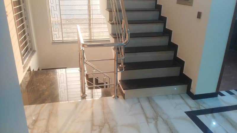 10 MARLA SLIGHTLY USED HOUSE FOR SALE IN SECTOR C BAHRIA TOWN LAHORE 12