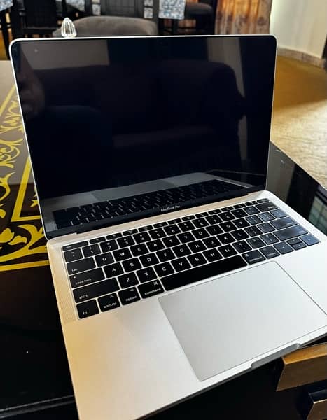 macbook pro 2017 13 inch 1
