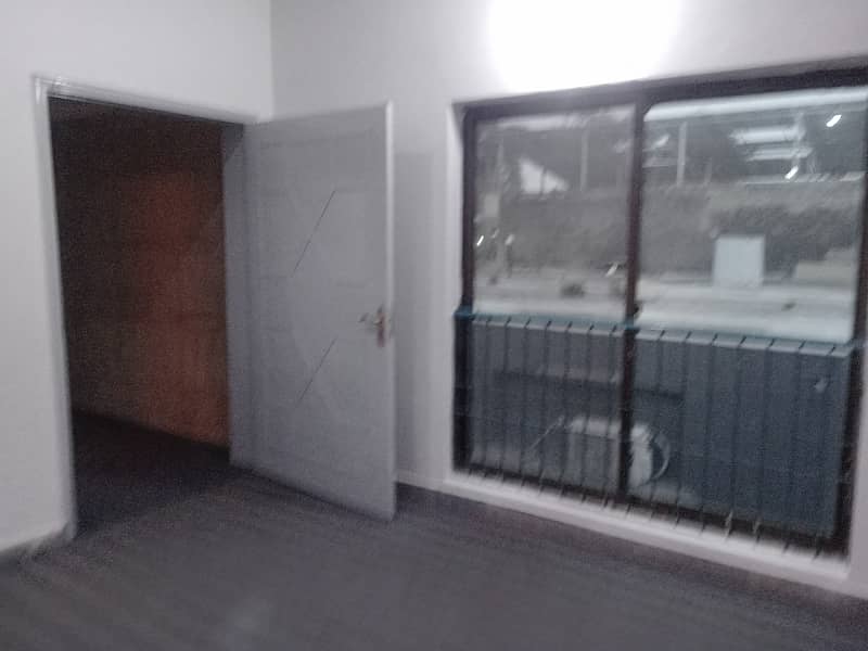 1 kanal 3 bedroom separate upper portion in cantt 13