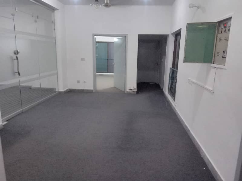 1 kanal 3 bedroom separate upper portion in cantt 26