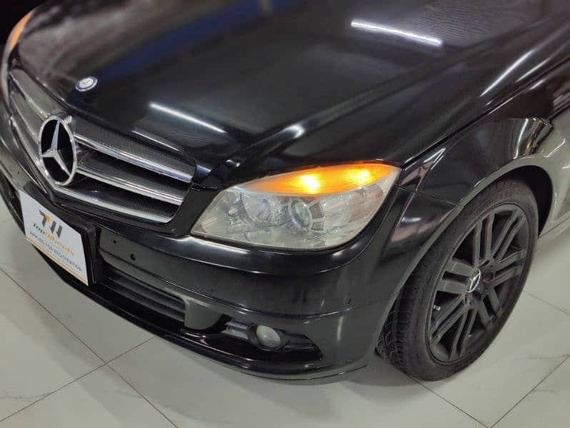 Mercedes Benz C180 
2010 2