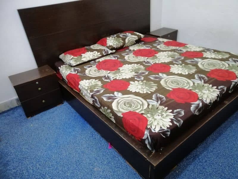 King size bed with 2 side tables 1