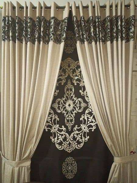 Fancy Curtain In Good Condition 2