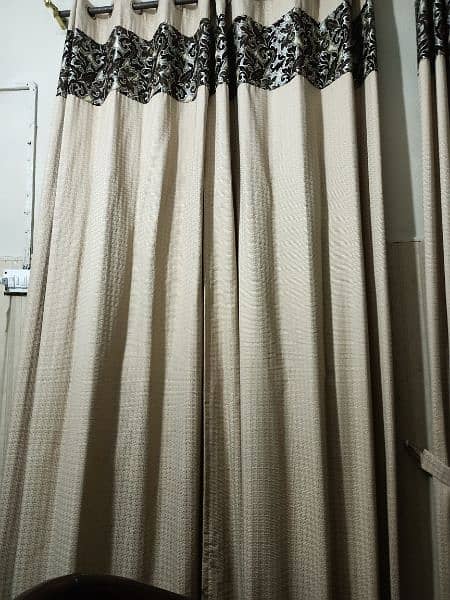 Fancy Curtain In Good Condition 4