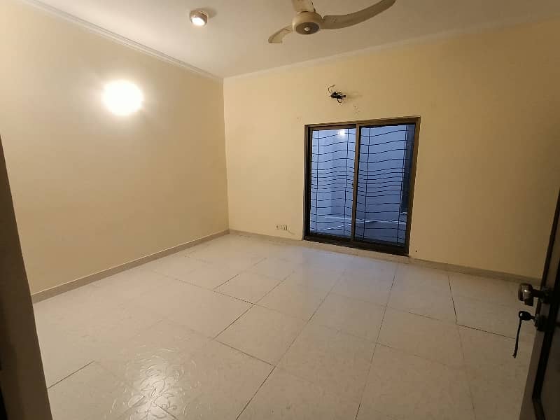 2 kanal full house for rent available in cavalry ground 15