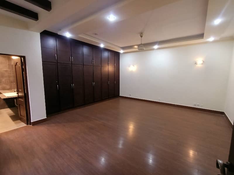 2 kanal full house for rent available in cavalry ground 23