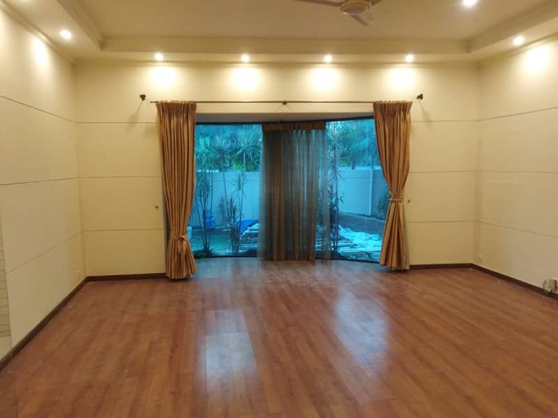 Well Maintained Used 1 Kanal Modern Design Bungalow On Top Location For Sale In DHA Phase 2 ,Lahore 4