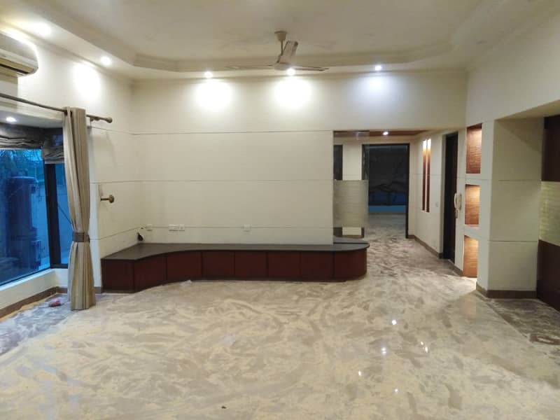 Well Maintained Used 1 Kanal Modern Design Bungalow On Top Location For Sale In DHA Phase 2 ,Lahore 6