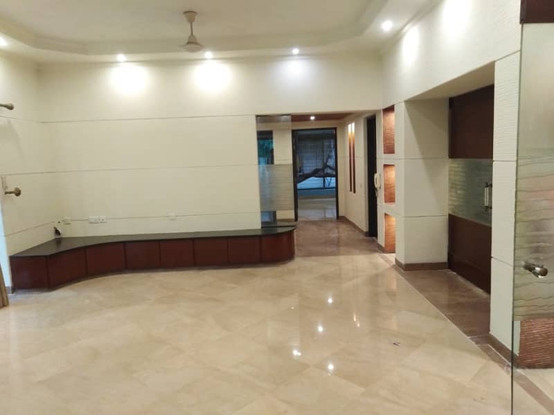 Well Maintained Used 1 Kanal Modern Design Bungalow On Top Location For Sale In DHA Phase 2 ,Lahore 14