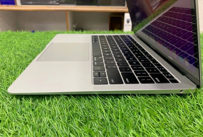 MacBook Air Core i5 2019 for sale 13 inches 2