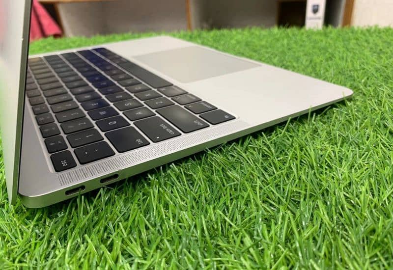 MacBook Air Core i5 2019 for urgent sale 1