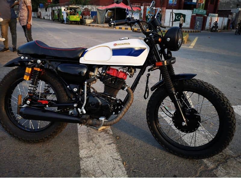 immaculate condition Honda CG 125 converter into cafe racer 2