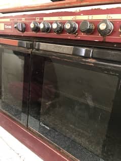 5 burner cooking range Cotona Gas  in working condition