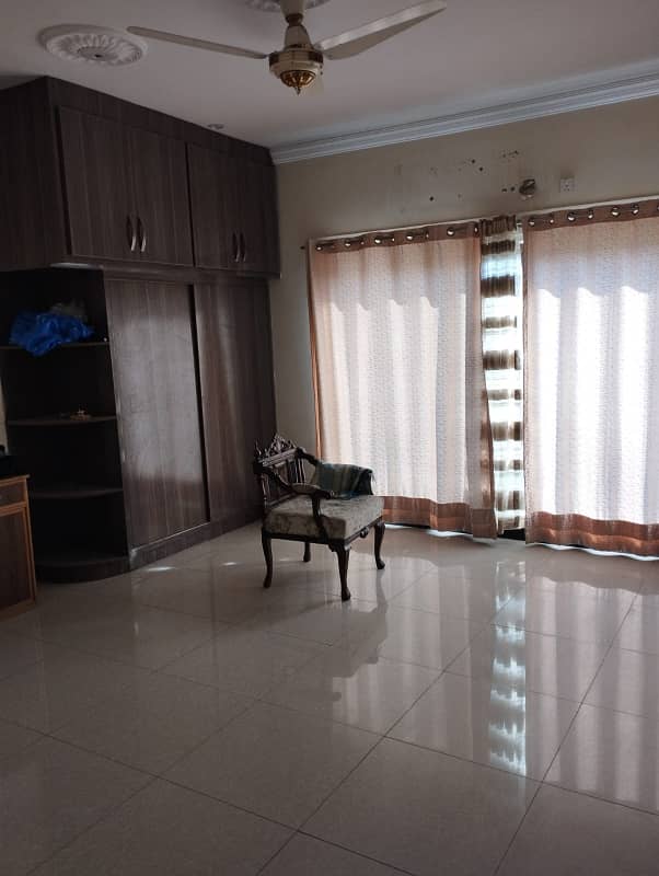10 Marla Upper Portion For Rent, 3 Bed Room With Attached Bath, Drawing Dinning, Kitchen, T. V Lounge, Servant Quarter 2