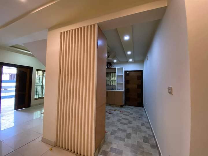 10 Marla Double Unit House, 5 Bed Room With Attached Bath, Drawing Dinning, Kitchen, T. V Lounge, Servant Quarter 4