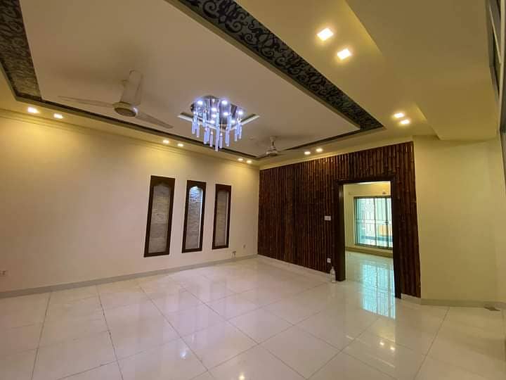 10 Marla Double Unit House, 5 Bed Room With Attached Bath, Drawing Dinning, Kitchen, T. V Lounge, Servant Quarter 13