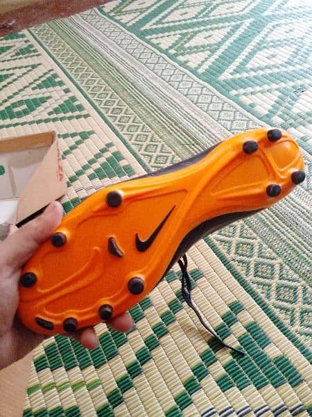 Football Shoes Nike (Turf Gripper) 6