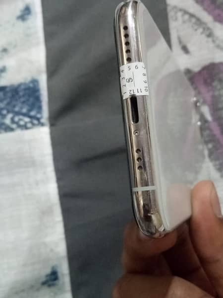 i phone 11 pro Pta Approved 4