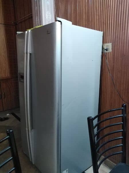 LG dubble door fridge for sale good working condition no fault 3