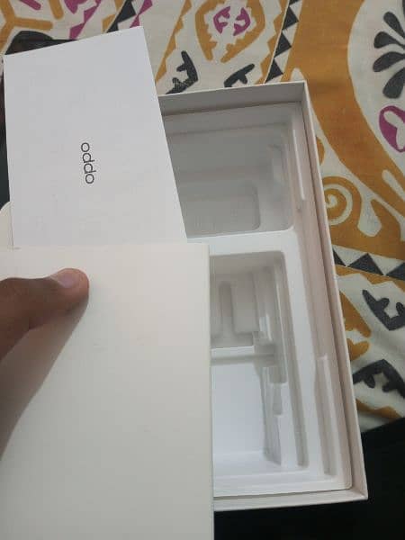 Oppo a31 4/128gb crack on sim tray and small crack on protector 7
