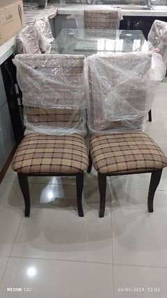 DINNING TABLE FOR SELL 03123182825
