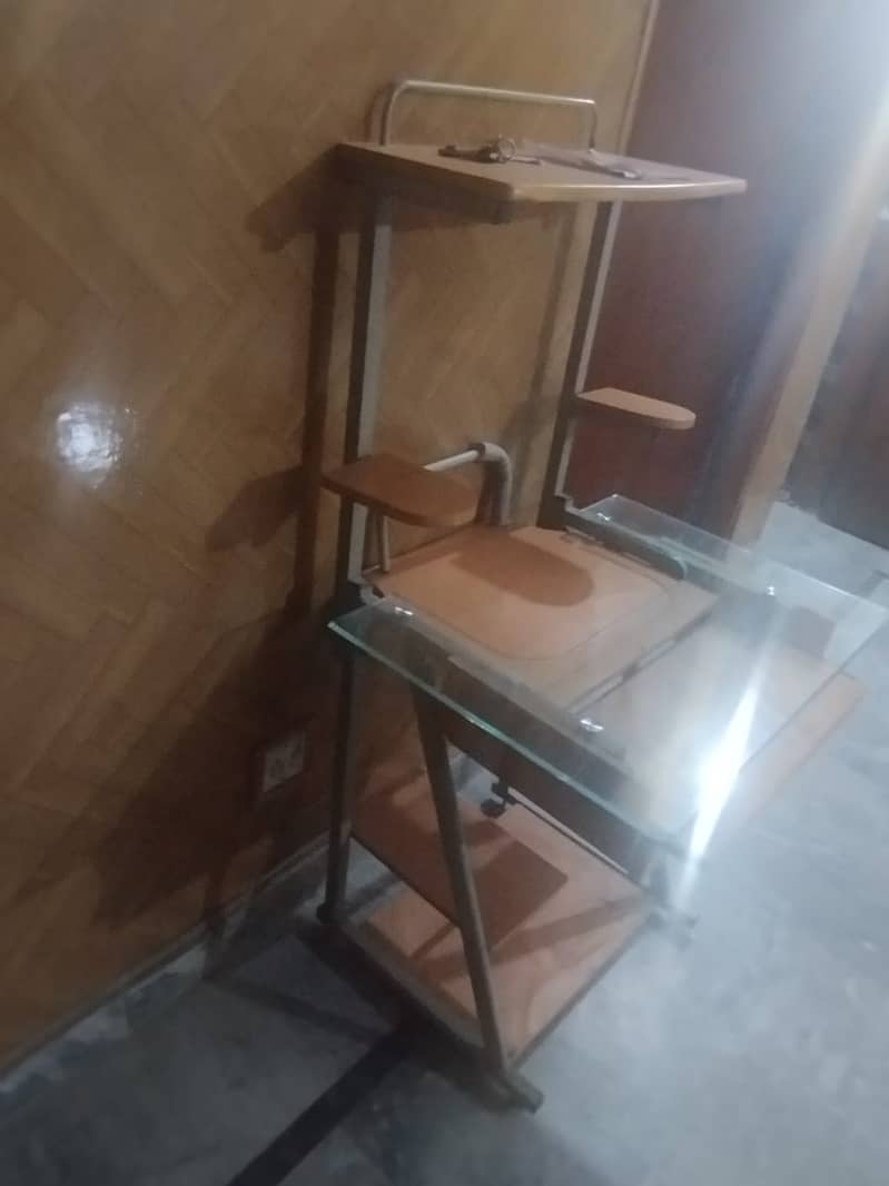 Selling wooden computer table with protected glass 2