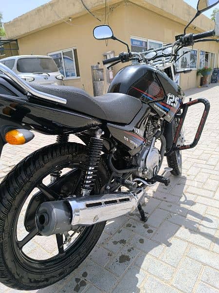 Yamaha ybr 125g islamabad number black 4