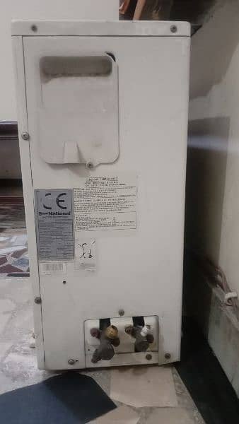 Ac (air condition) 1 ton in good condition 2