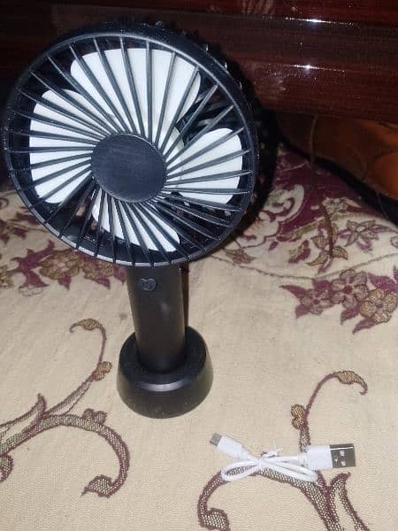 mini table fans 1