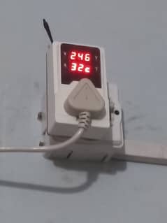 Digital Ampere\ Meter & Voltage Protector
