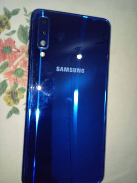 Samsung A7 4 128 3