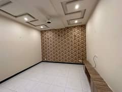 10 Marla Luxury Upper Portion Non Furnished For Rent In Bahria Town Lahore