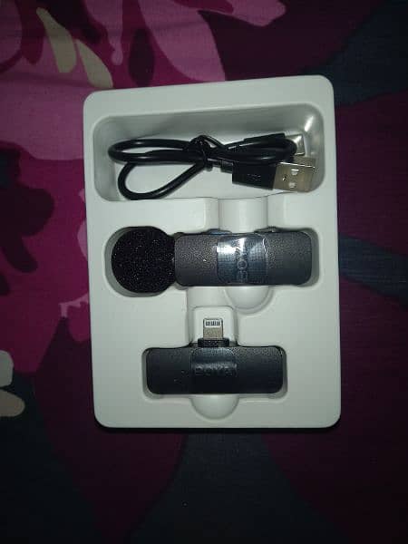 Boya BY-V1 UltraCompact 2.4GHz Wireless Microphone 1