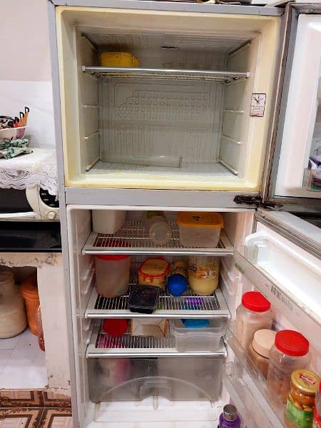 neat and clean refrigerator 40000 for sale 3