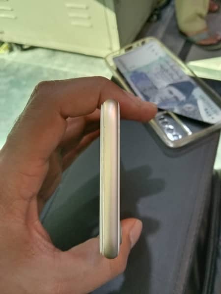 iPhone 7 32 gb pta approved good condition 5