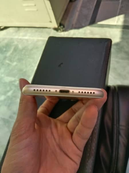 iPhone 7 32 gb pta approved good condition 6