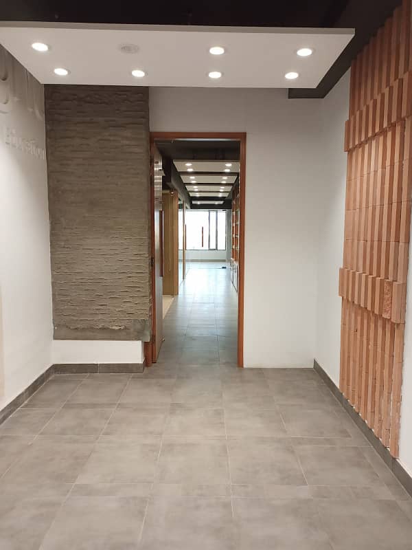 Clifton Block 9, 1500 Sqft Office Space Available only 2 Lakh. 1