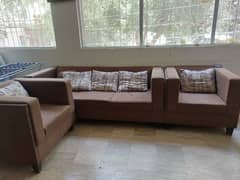 5 seater good sofa 0